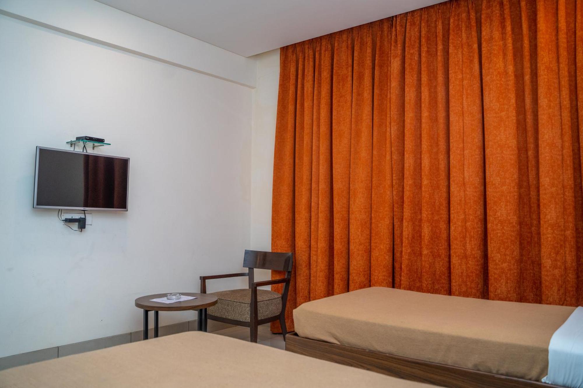 Hotel Dreamland ปูเน่ ภายนอก รูปภาพ
