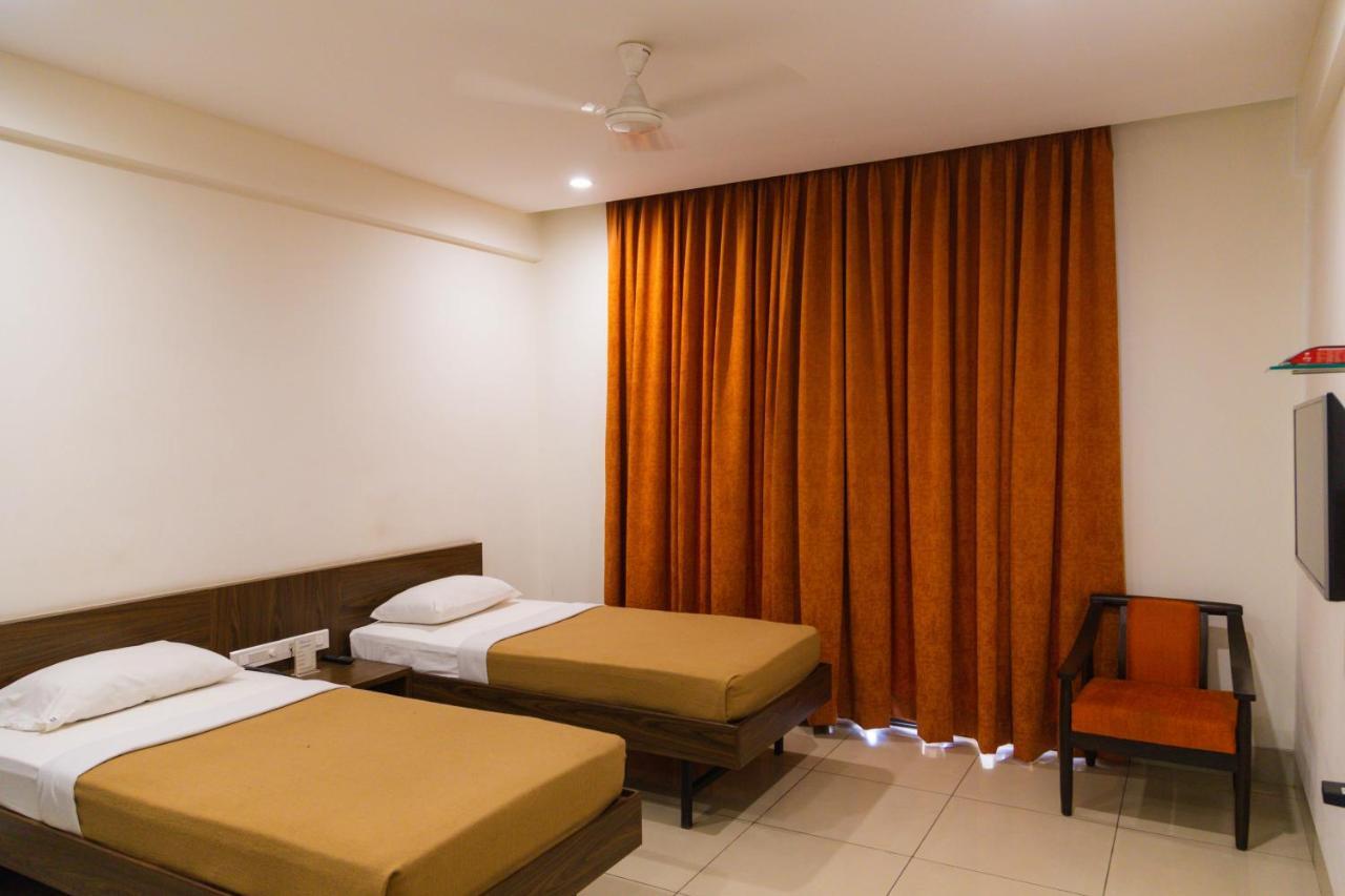 Hotel Dreamland ปูเน่ ภายนอก รูปภาพ