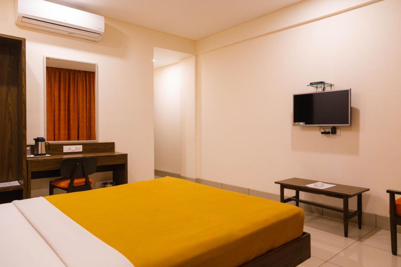 Hotel Dreamland ปูเน่ ภายนอก รูปภาพ
