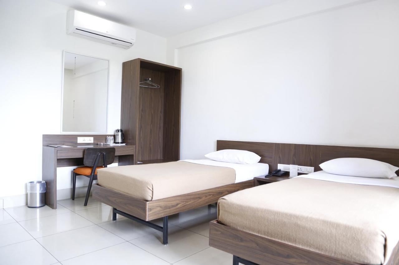 Hotel Dreamland ปูเน่ ภายนอก รูปภาพ